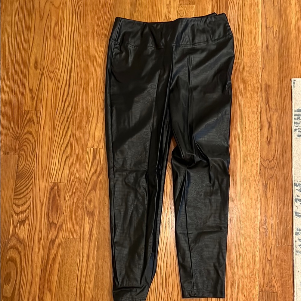 Pamela McCoy Black Textured Leggings